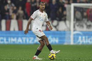 记者:巴代今天下午去勒沃库森体检,球员转会费3000万欧&签约5年