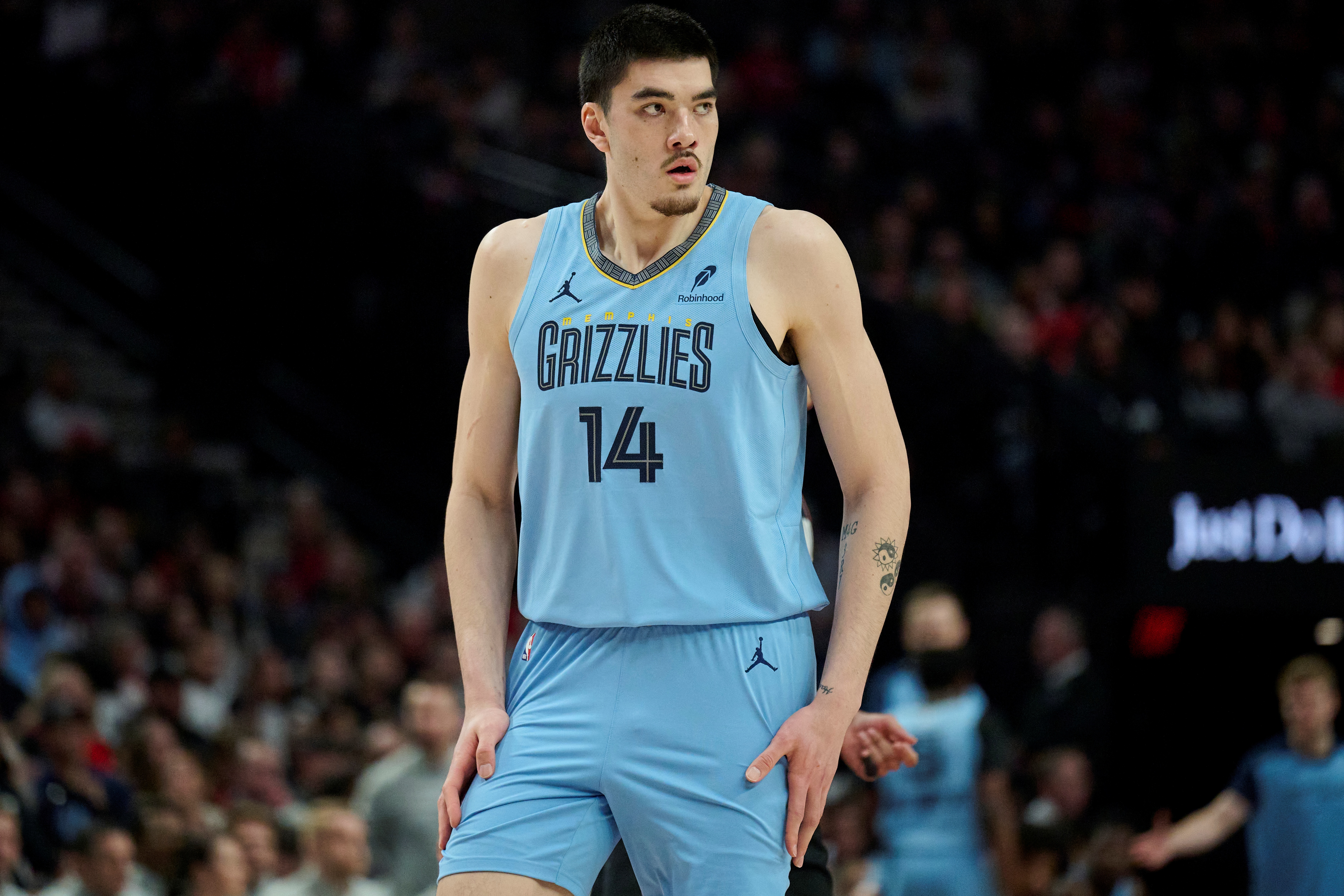 pp电子-美媒分析杨瀚森防守脚步:扎克-埃迪速率存类似问题 但杨技术更具优势