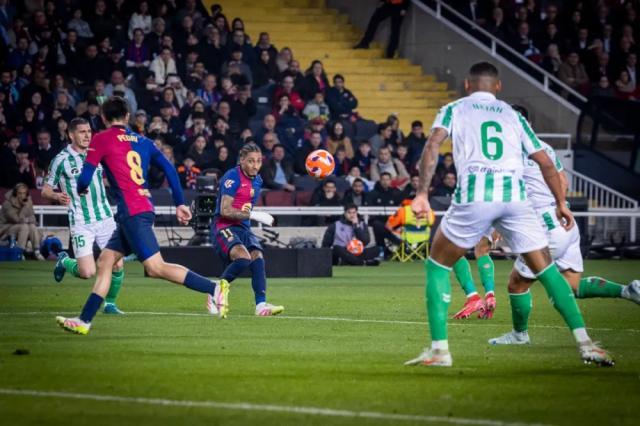 pp电子-【西甲】加维闪击，巴萨1-1贝蒂斯，领先皇马4分