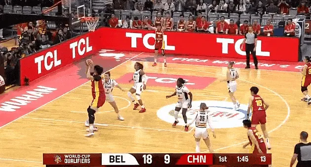 pp电子-张子宇篮下接球强攻打进，中国女篮追至11-18落后比利时