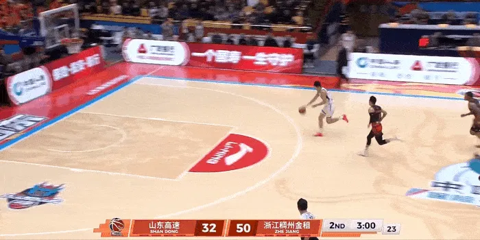 pp电子-陆文博抢断后一条龙快攻轻松得手，浙江队52-32领先山东20分